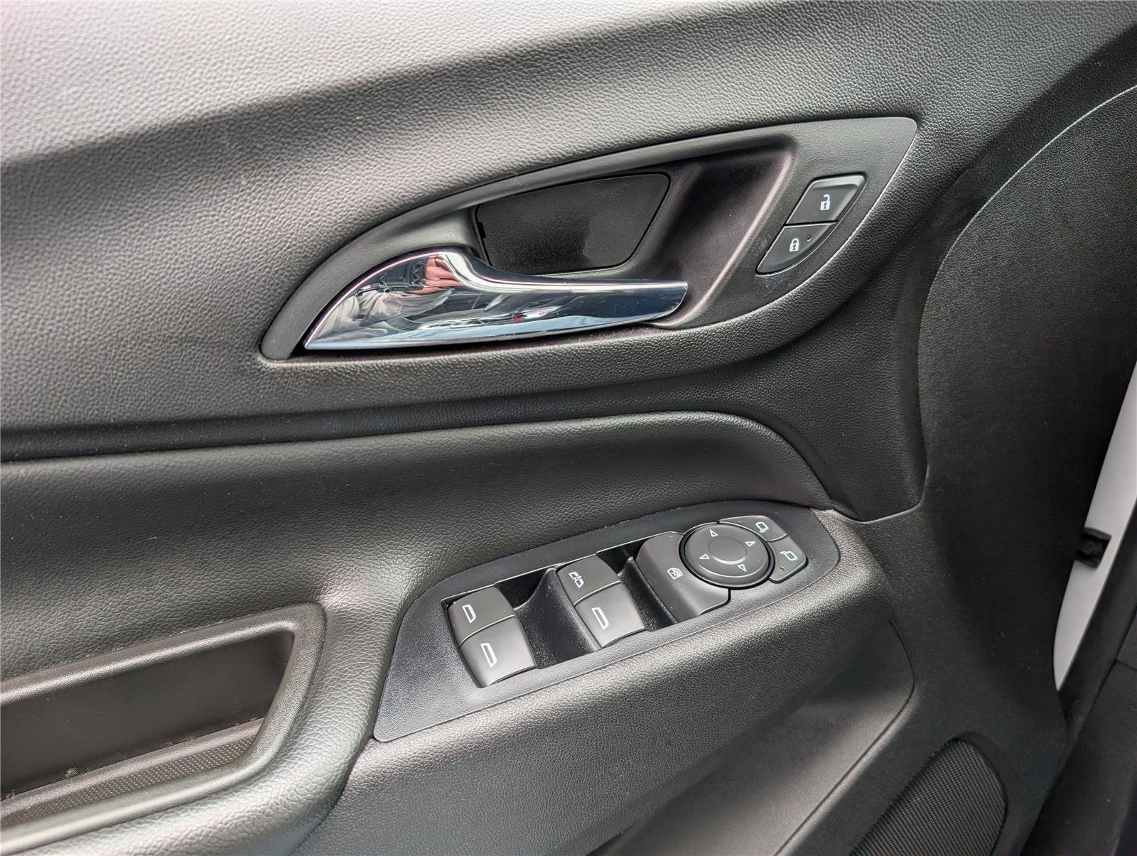 Used 2020 Chevrolet Equinox LT image 18