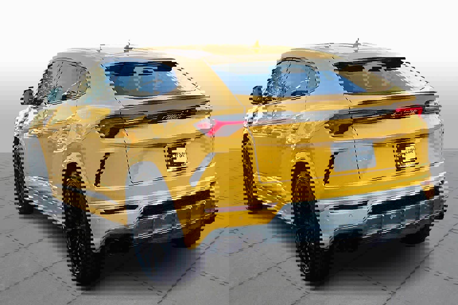 Used 2022 Lamborghini Urus image 11