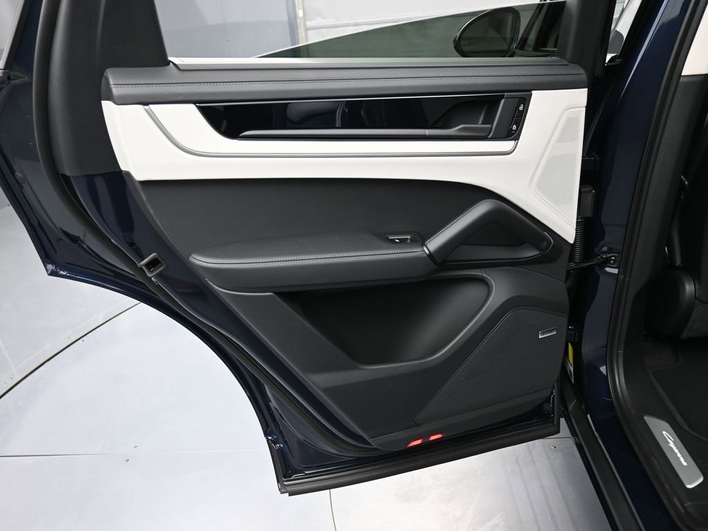 New 2026 Porsche Cayenne GTS image 25