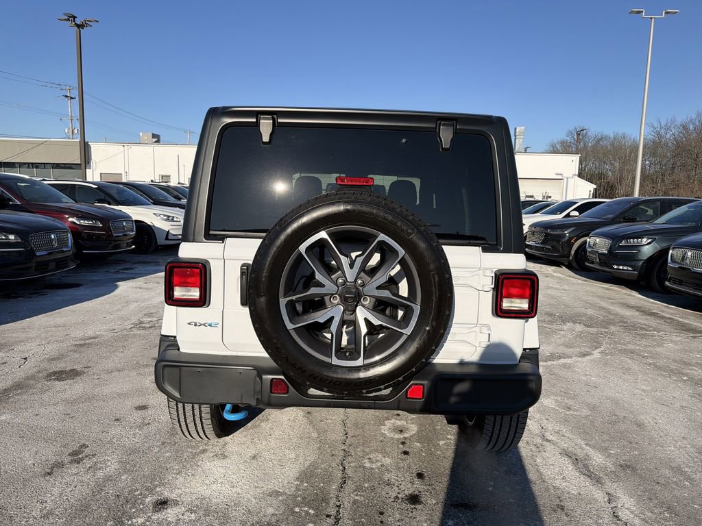 Used 2024 Jeep Wrangler Unlimited w/ Convenience Group AWD/4WD image 4