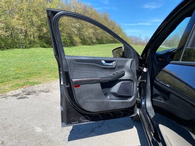 Used 2025 Ford Escape ST-Line AWD/4WD image 13