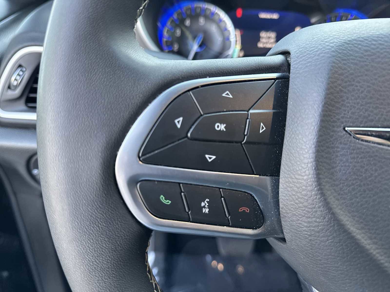 Used 2025 Chrysler Pacifica Select FWD image 22