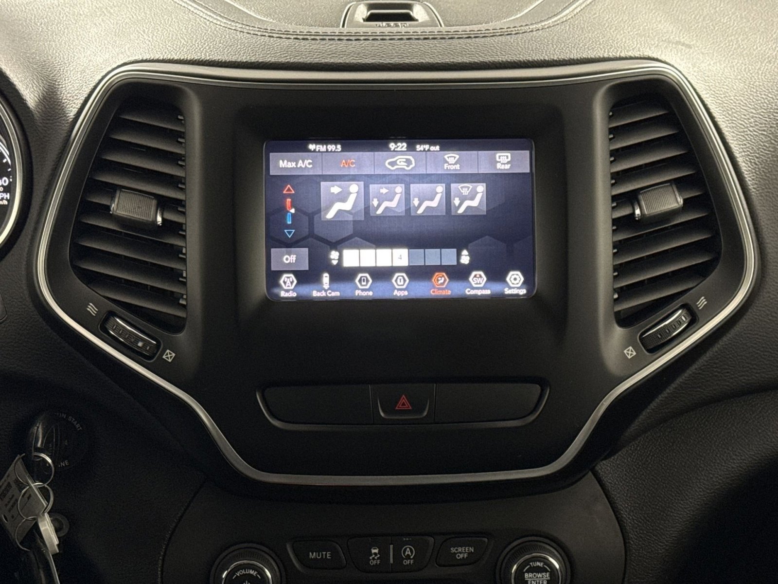 Used 2020 Jeep Cherokee Latitude FWD image 21