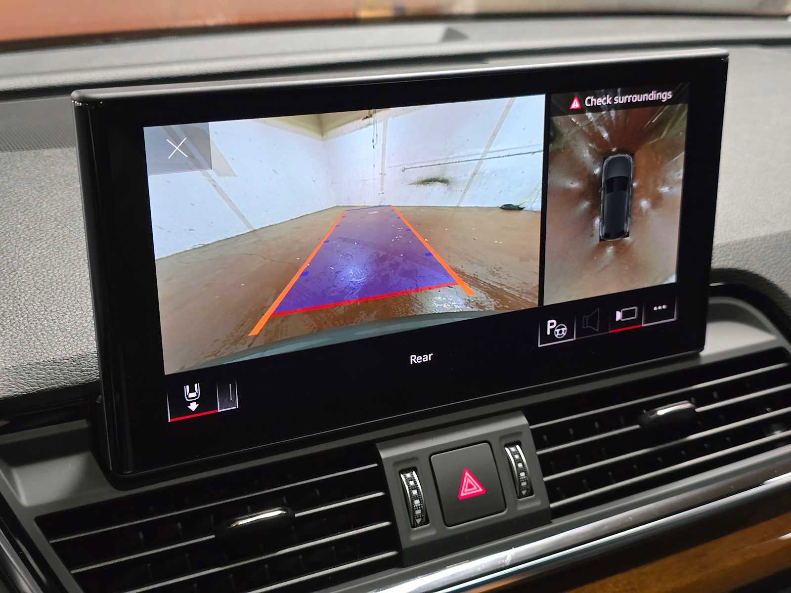 Used 2021 Audi Q5 e Prestige w/ Prestige Package image 34