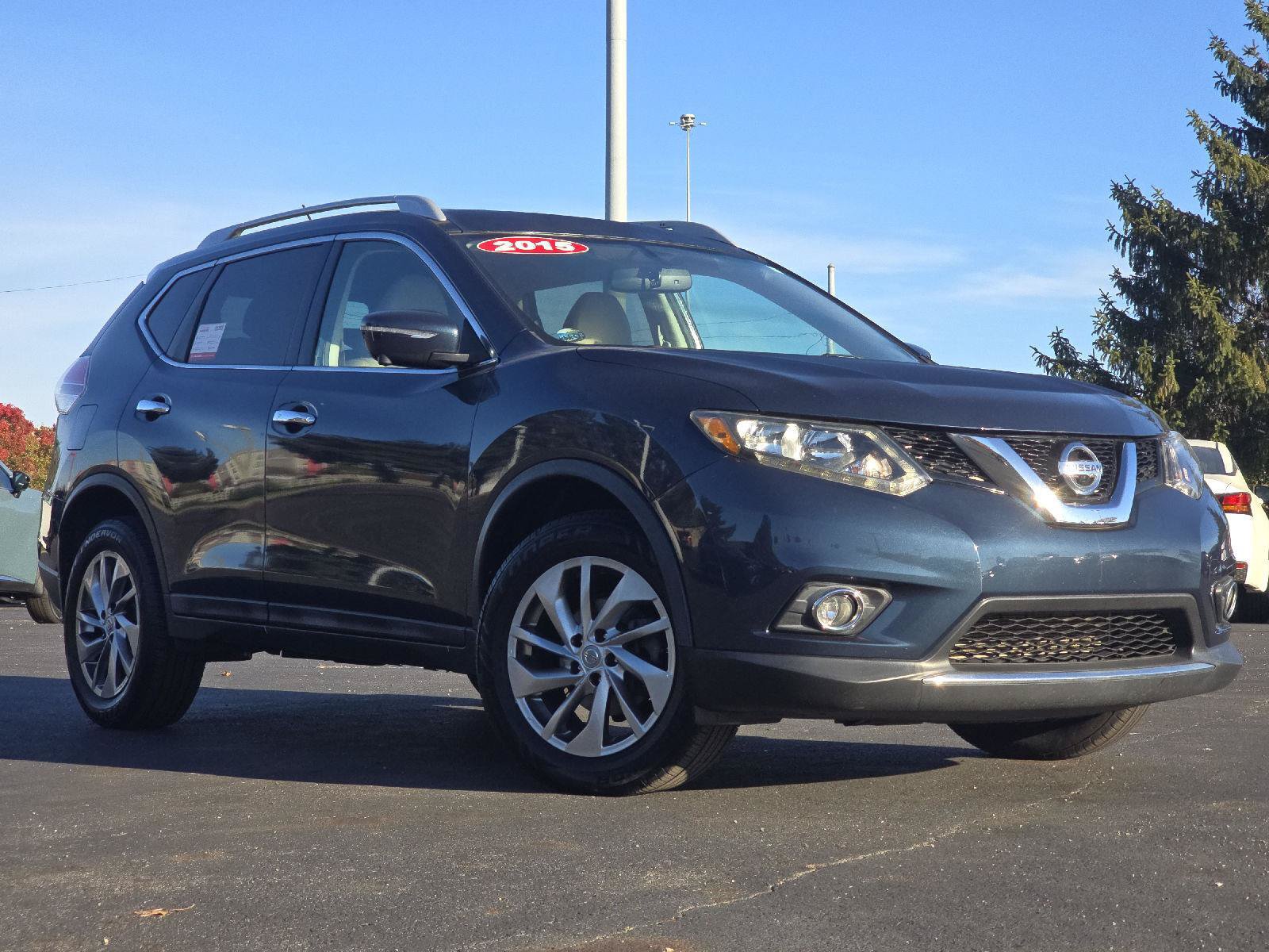 Used 2015 Nissan Rogue SL AWD/4WD image 2