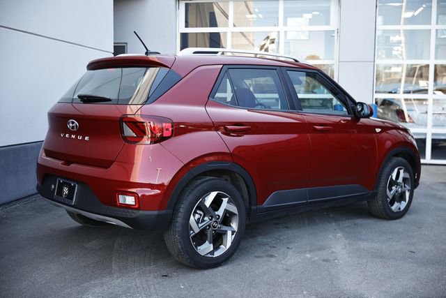 Used 2024 Hyundai Venue Limited image 7