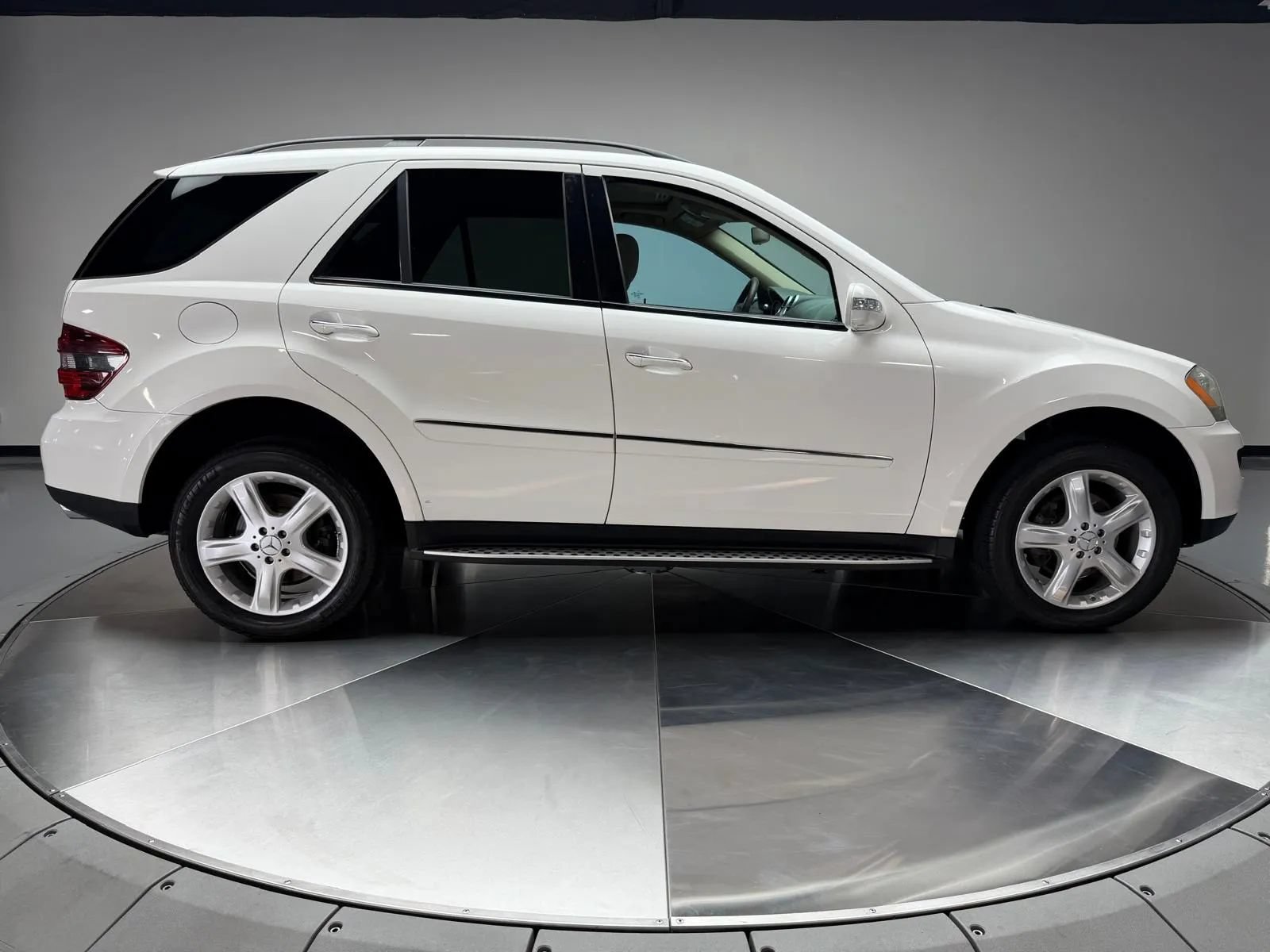 Used 2007 Mercedes-Benz ML 350 4MATIC w/ P2 Pkg image 7