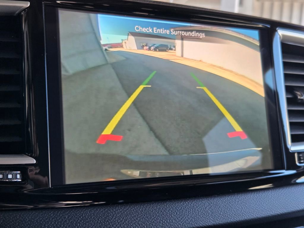 Certified 2024 Chrysler Pacifica Touring-L image 4