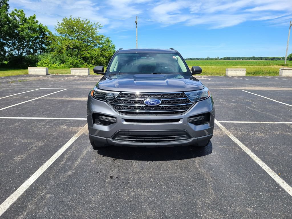 Used 2022 Ford Explorer XLT AWD/4WD image 2