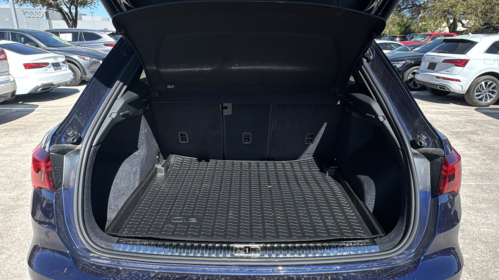 Used 2025 Audi Q3 2.0T Premium Plus w/ Premium Plus Package image 25