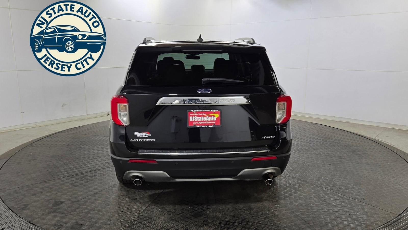 Used 2021 Ford Explorer Limited w/ Equipment Group 301A AWD/4WD image 12