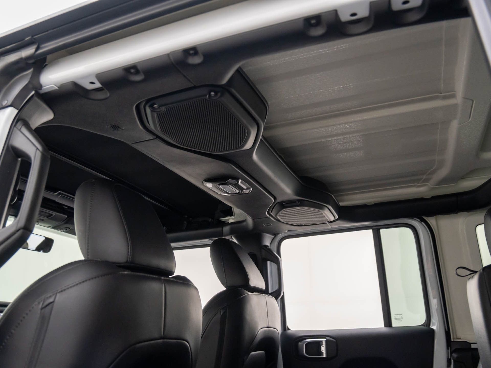 Used 2022 Jeep Wrangler Unlimited Sahara w/ Cold Weather Group image 17