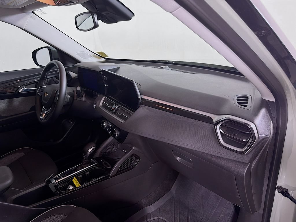Used 2025 Chevrolet TrailBlazer LT w/ Convenience Package FWD image 25
