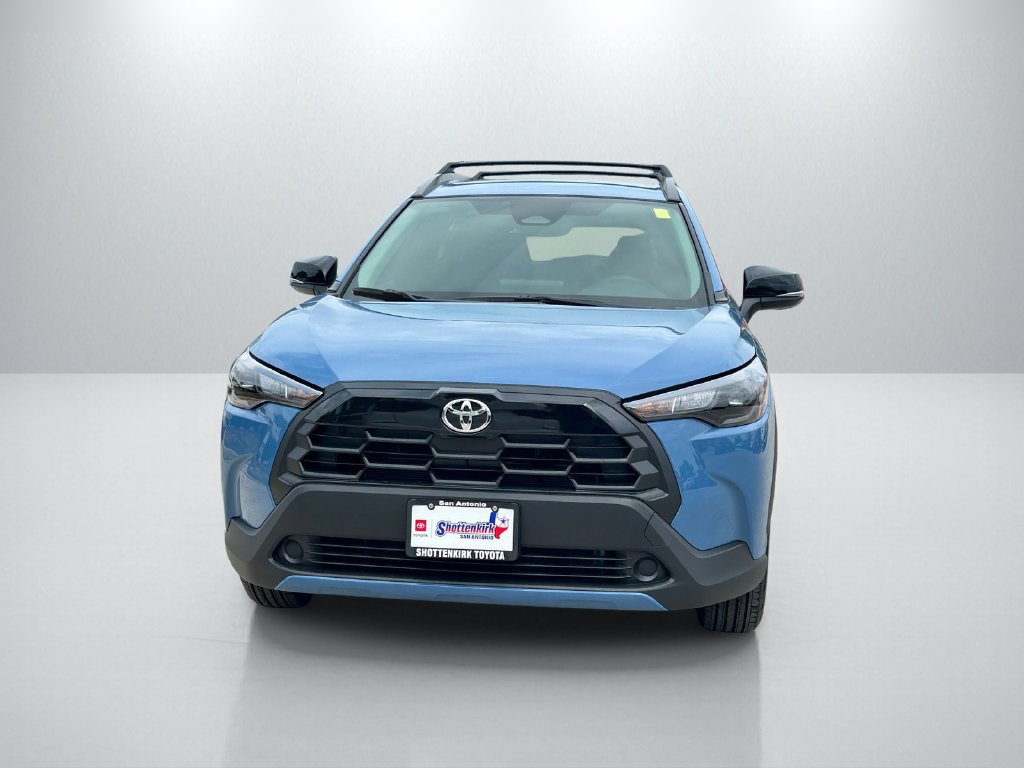 Used 2026 Toyota Corolla Cross LE FWD image 2
