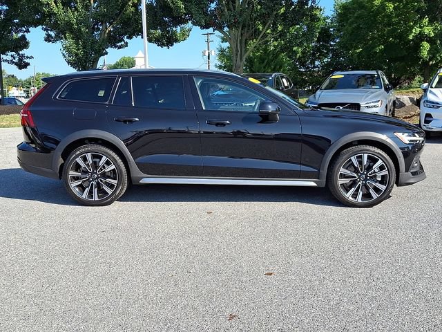 Certified 2024 Volvo V60 B5 Cross Country Ultimate w/ Protection Package Premier AWD/4WD image 7