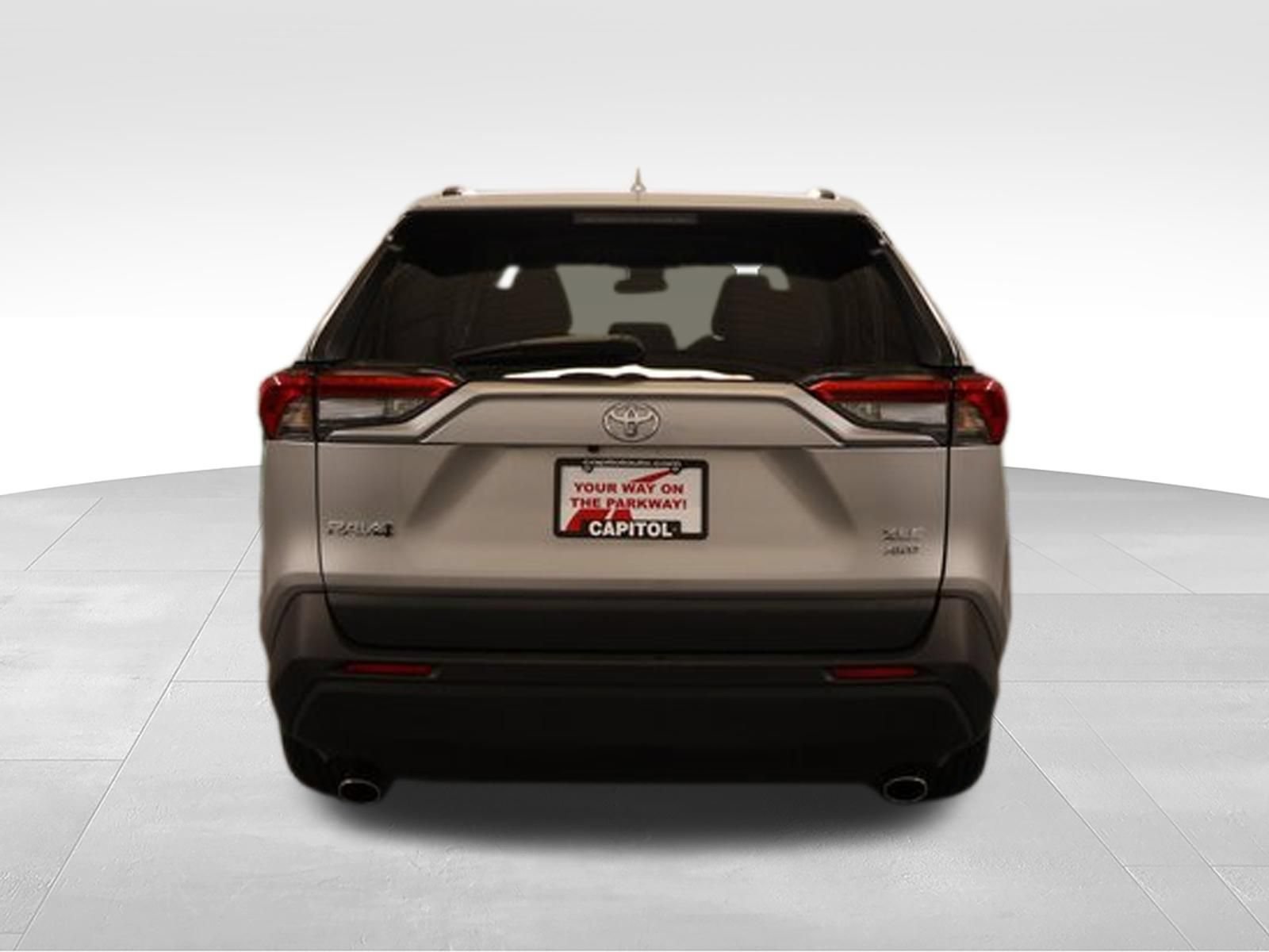 Used 2025 Toyota RAV4 XLE AWD/4WD image 3