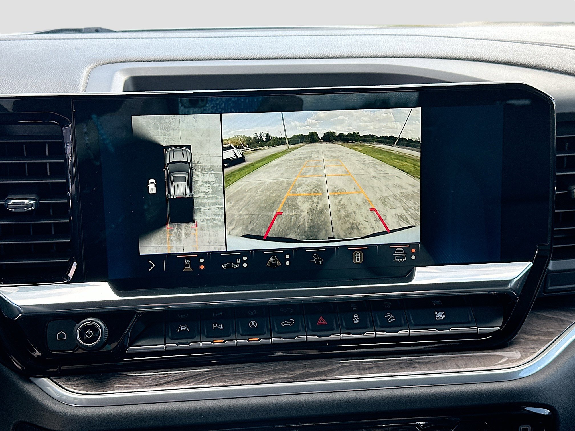 Used 2025 Chevrolet Silverado 1500 LTZ image 14