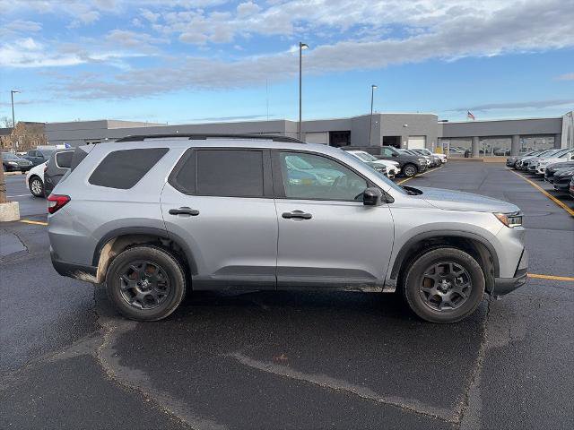 Used 2023 Honda Pilot TrailSport image 4