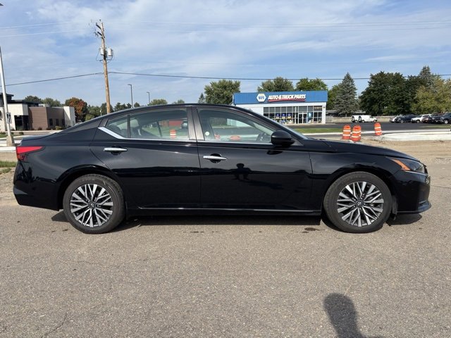 Used 2024 Nissan Altima 2.5 SV image 8