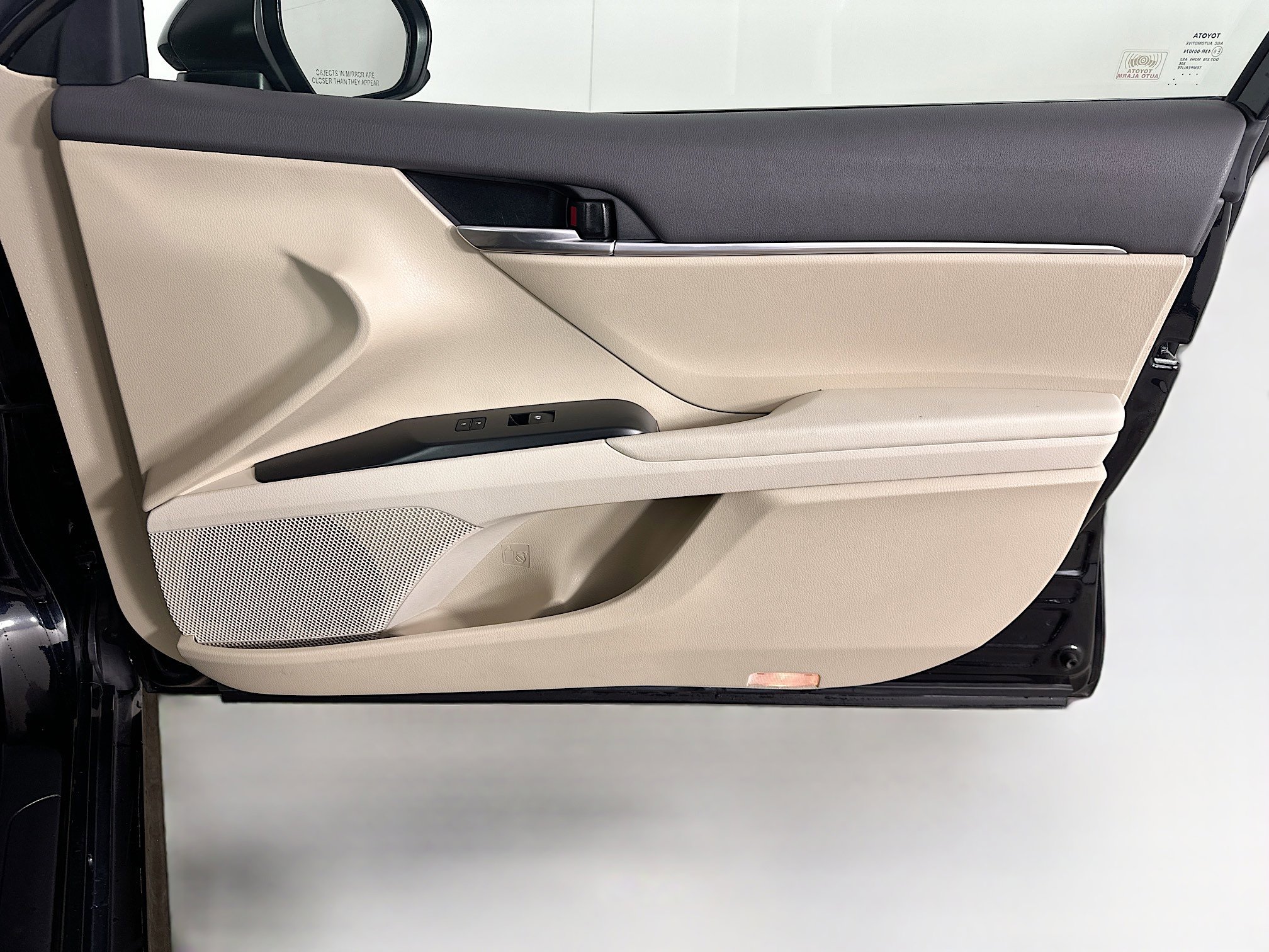 Used 2018 Toyota Camry LE FWD image 30