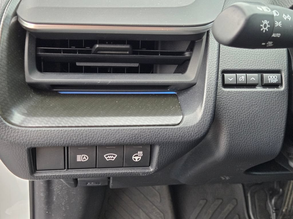 Used 2025 Toyota Prius FWD image 24