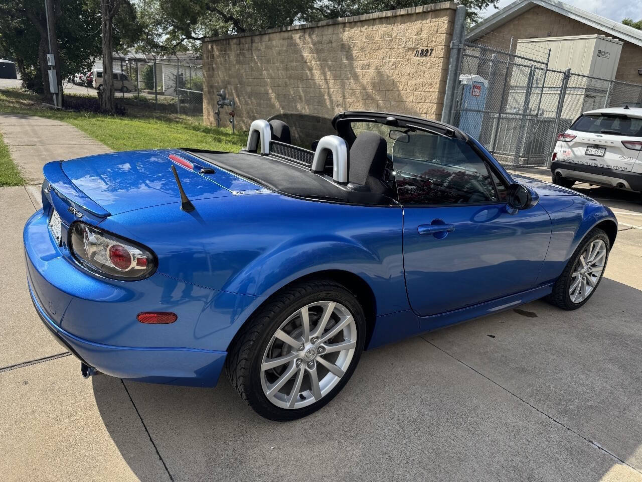 Used 2006 MAZDA MX-5 Miata Sport w/ Appearance Pkg RWD image 8