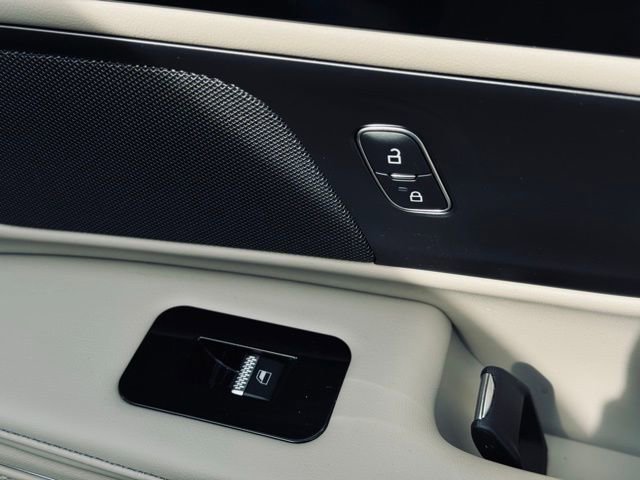 Used 2025 Lincoln Nautilus Premier image 16