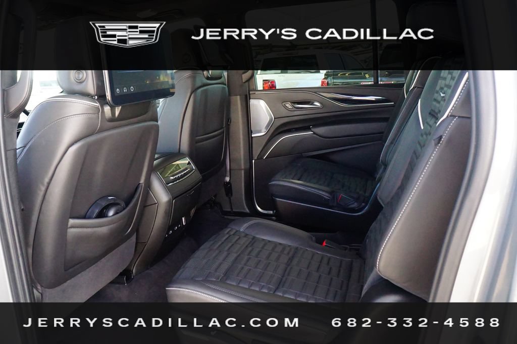 Used 2024 Cadillac Escalade ESV V AWD/4WD image 23