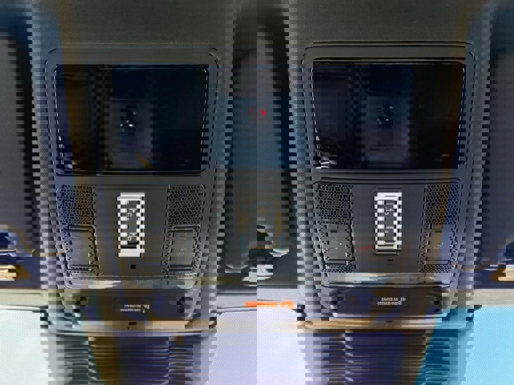 Certified 2025 Land Rover Discovery Sport Dynamic SE image 29