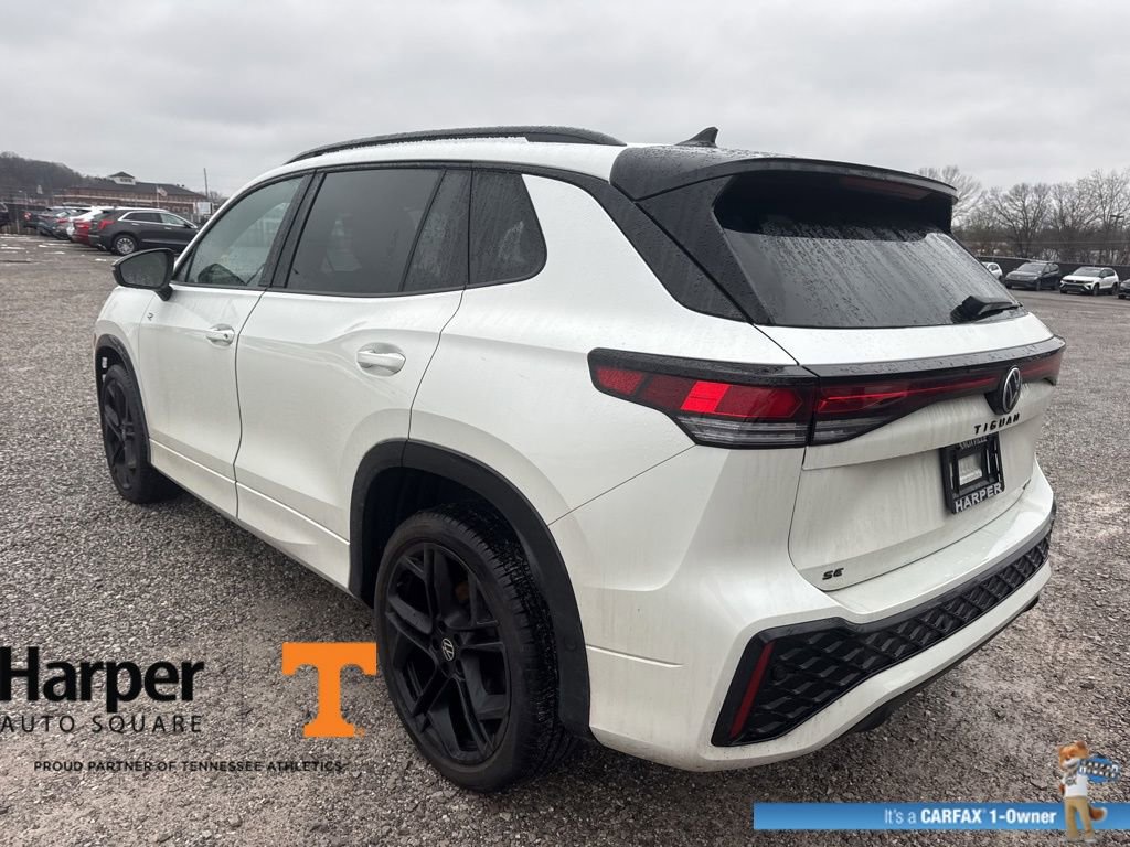 Used 2025 Volkswagen Tiguan SE R-Line image 3