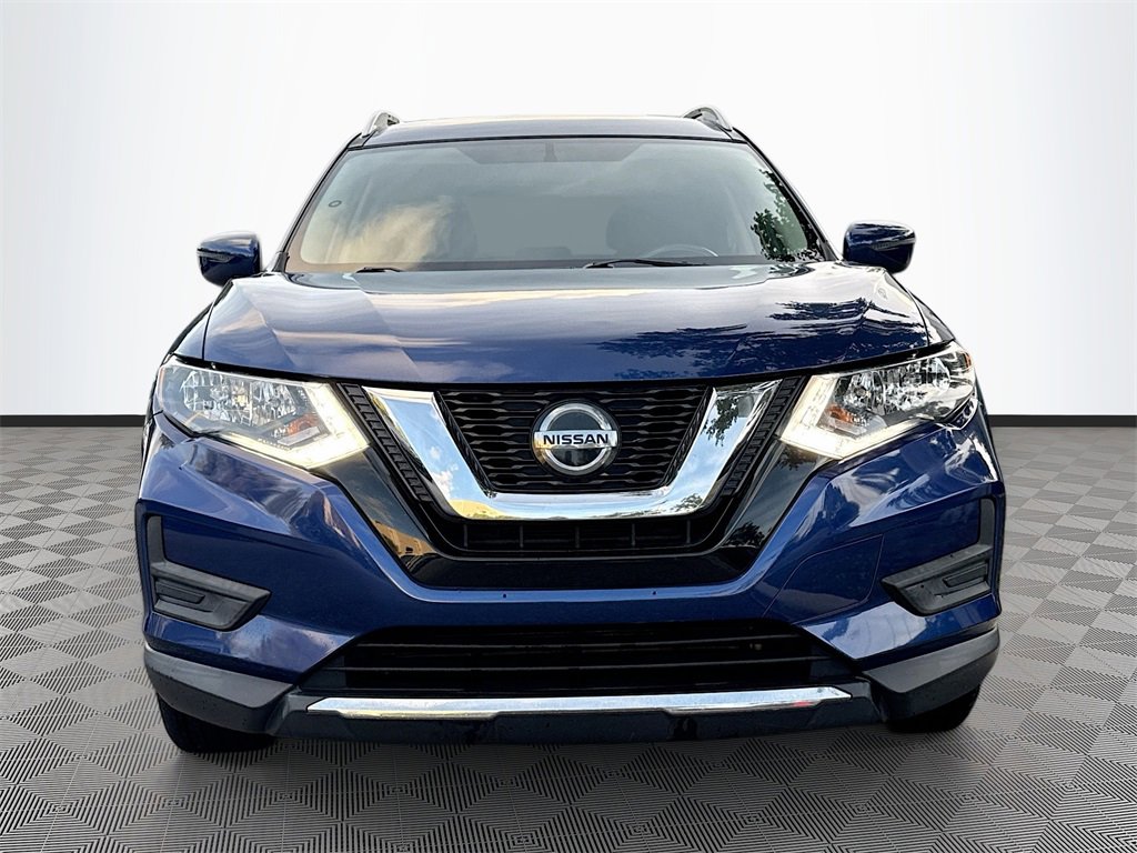 Used 2018 Nissan Rogue SV image 2