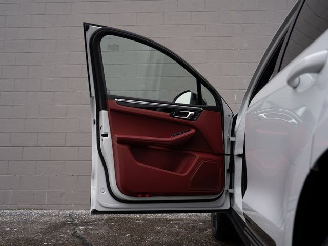 New 2026 Porsche Macan Turbo image 15