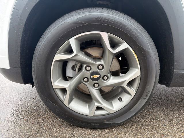 Certified 2025 Chevrolet Trax LT FWD image 9