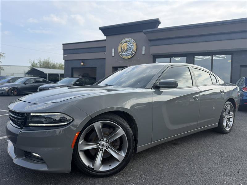 Used 2018 Dodge Charger R/T RWD image 1