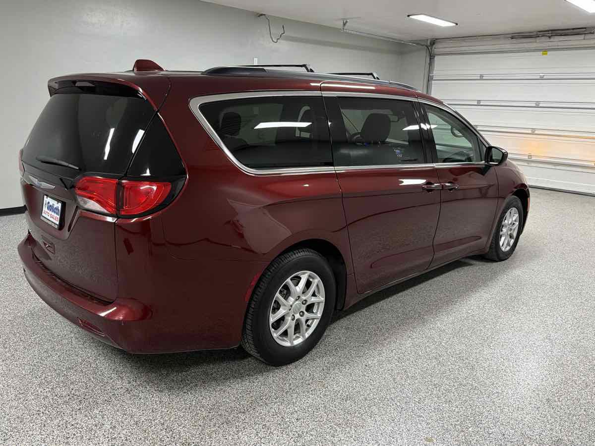 Used 2020 Chrysler Voyager Lxi FWD image 3