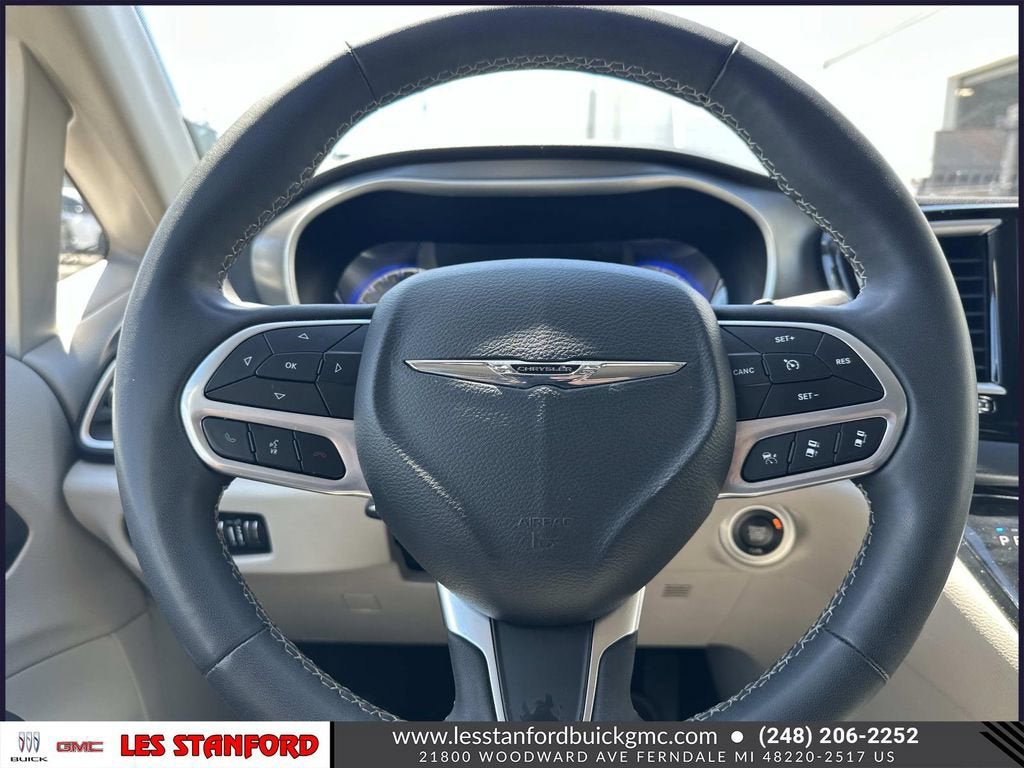 Used 2023 Chrysler Pacifica Touring-L FWD image 22
