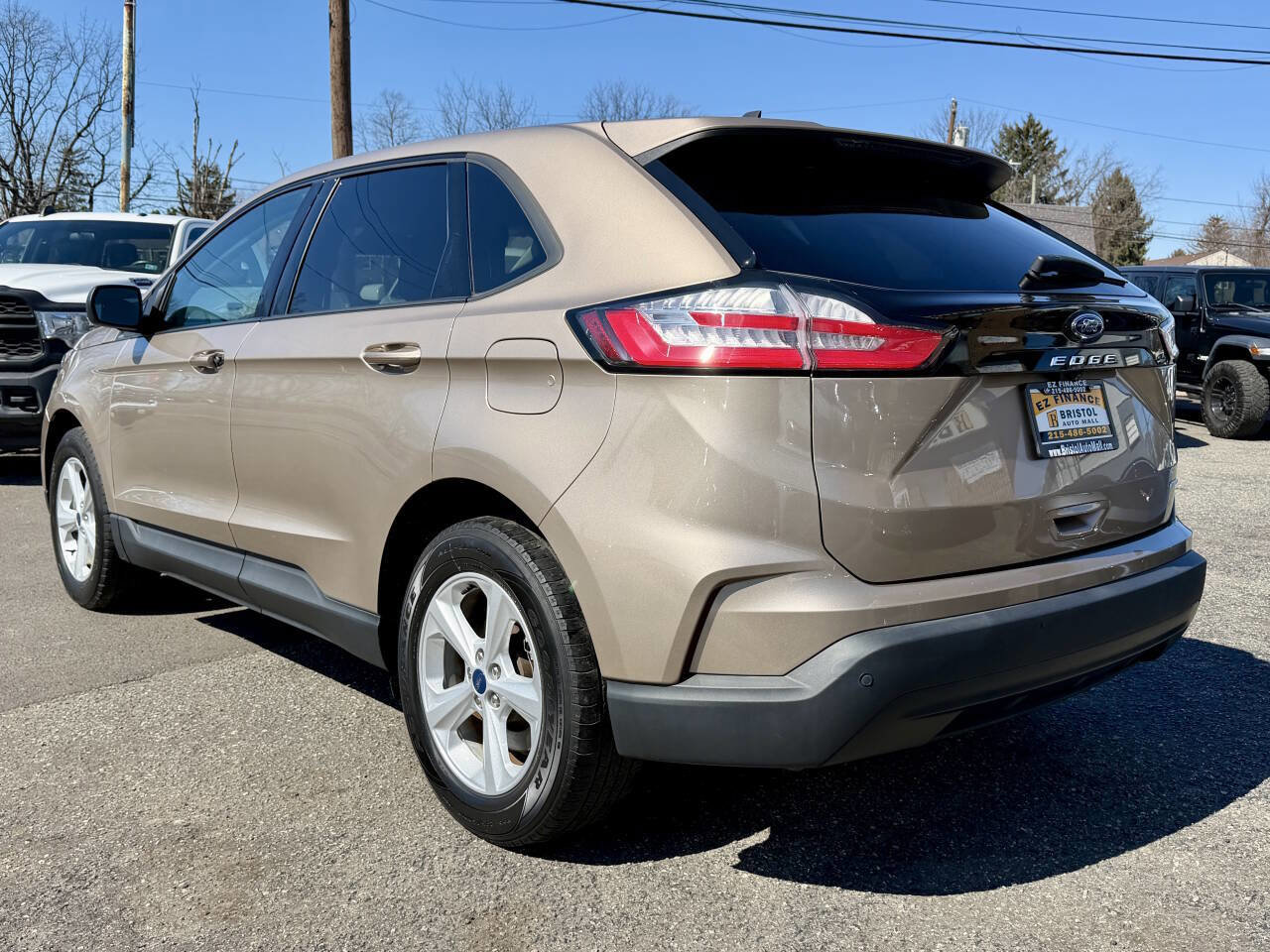 Used 2021 Ford Edge SE image 3