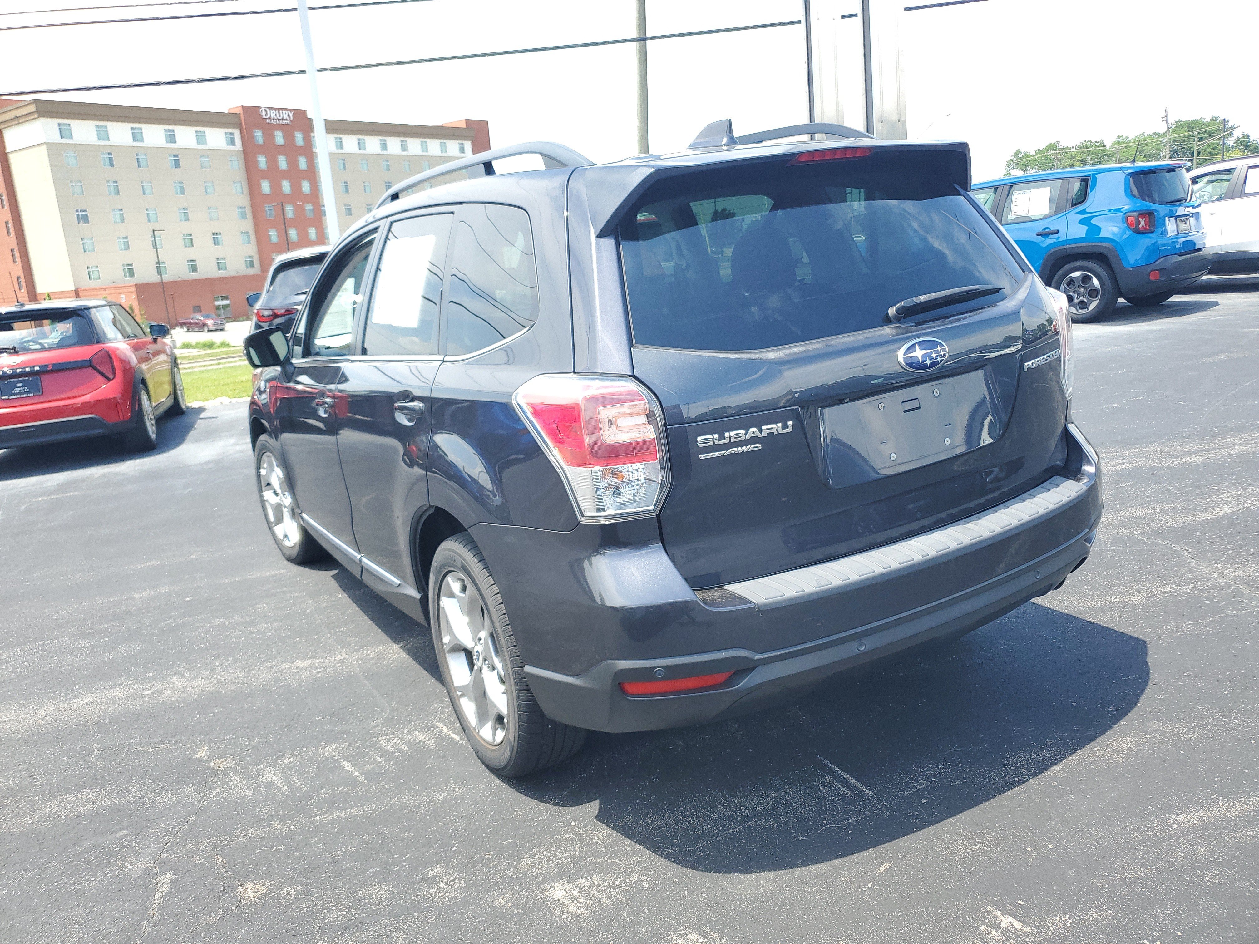 Used 2018 Subaru Forester 2.5i Touring w/ Popular Package #3B AWD/4WD image 2