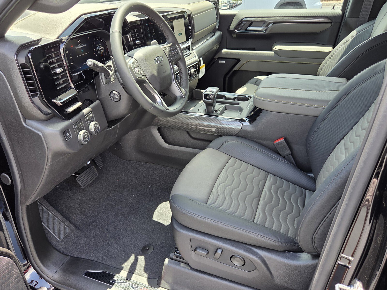 New 2026 Chevrolet Silverado 1500 ZR2 AWD/4WD image 5