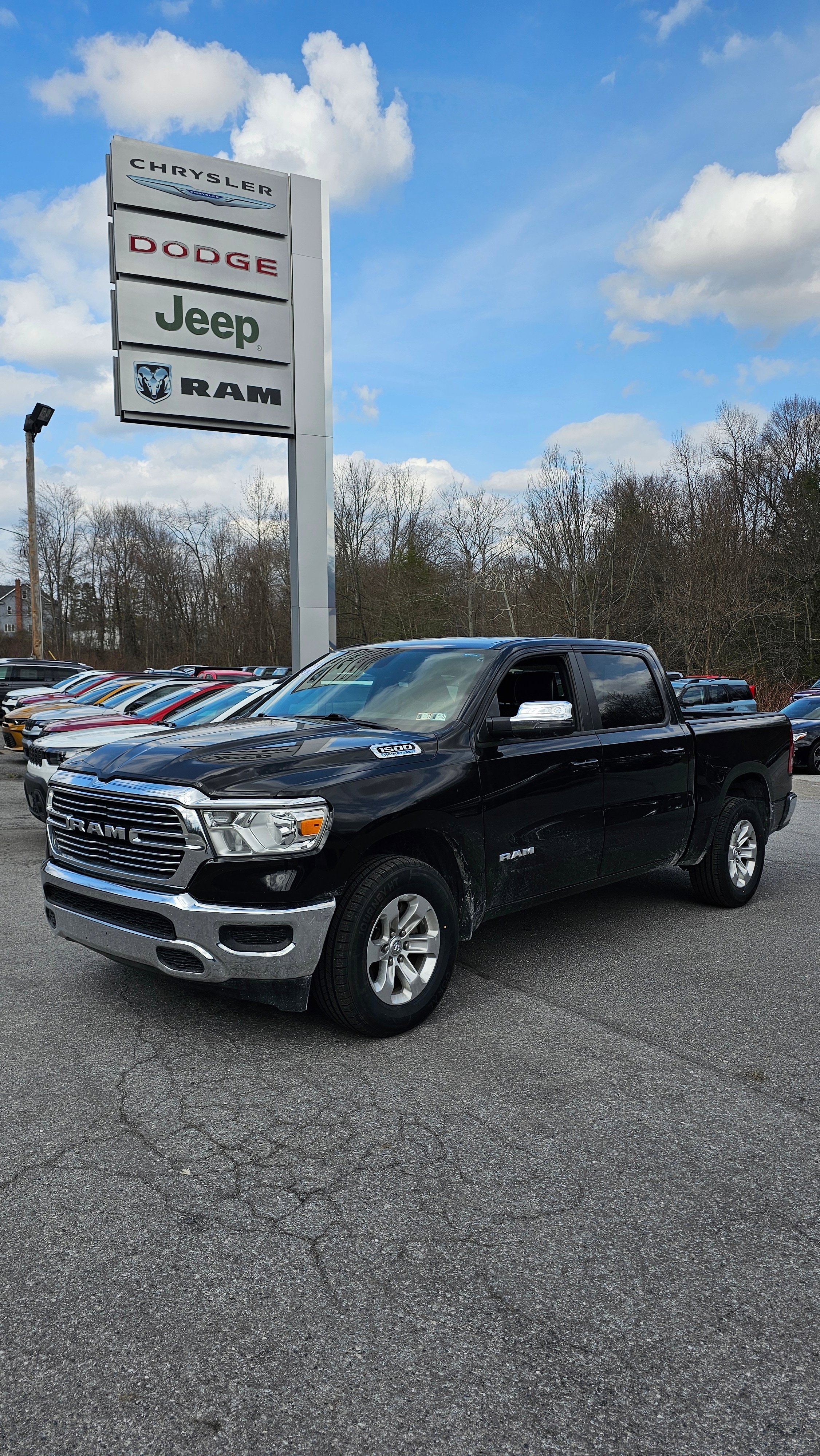 Used 2024 RAM 1500 Laramie AWD/4WD image 3