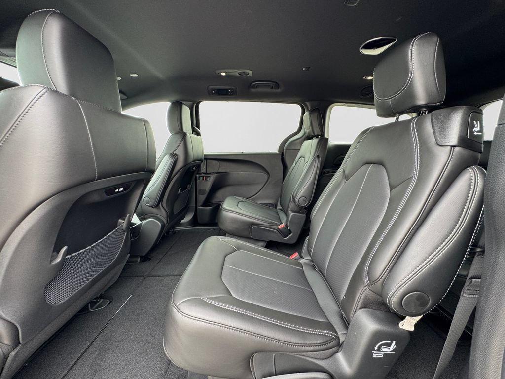 New 2027 Chrysler Pacifica Select FWD image 11