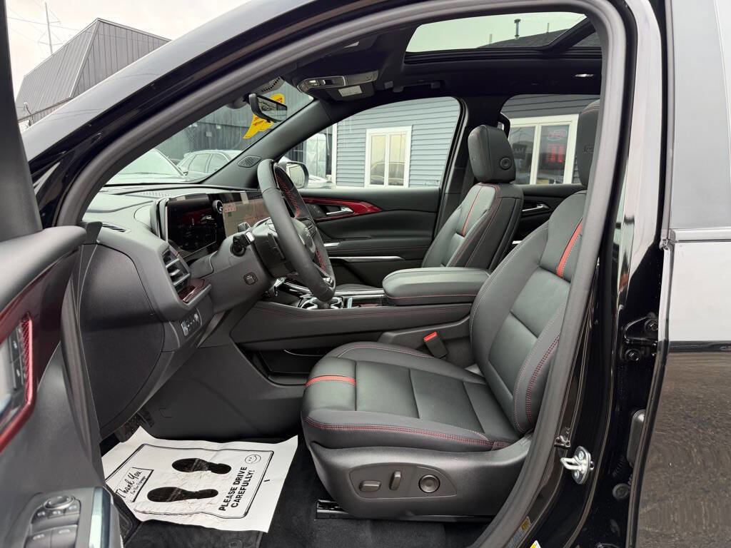 Used 2026 Chevrolet Traverse RS image 14