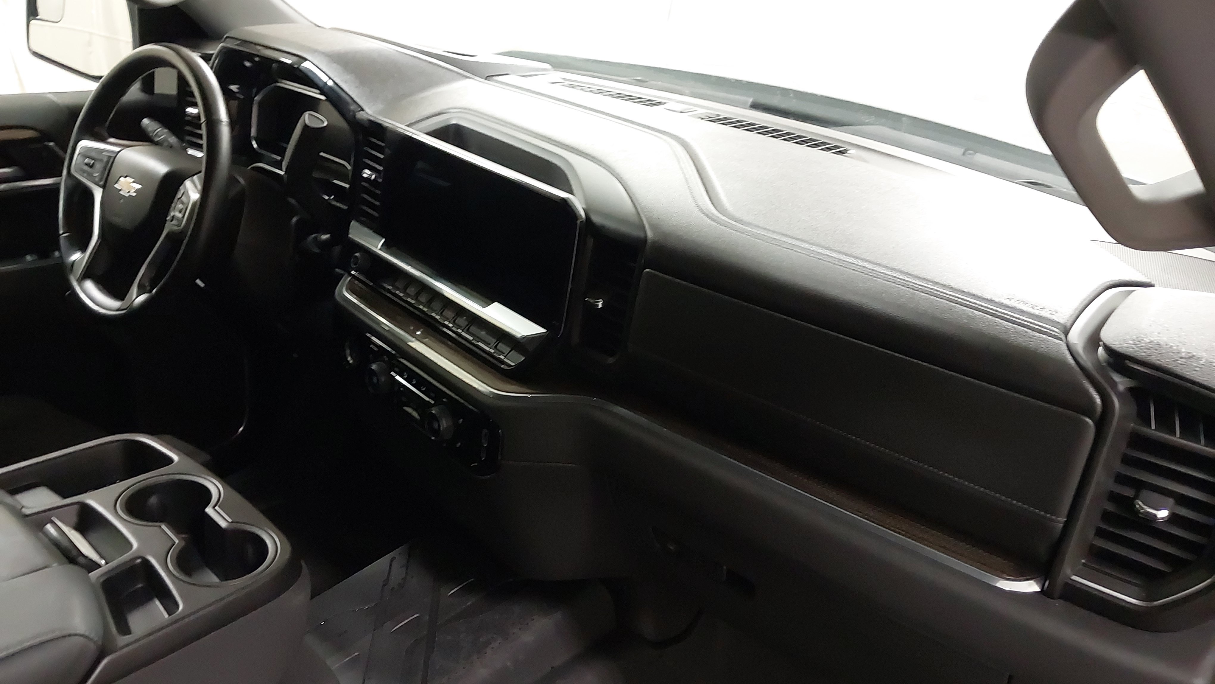 Used 2024 Chevrolet Silverado 1500 LT AWD/4WD image 29
