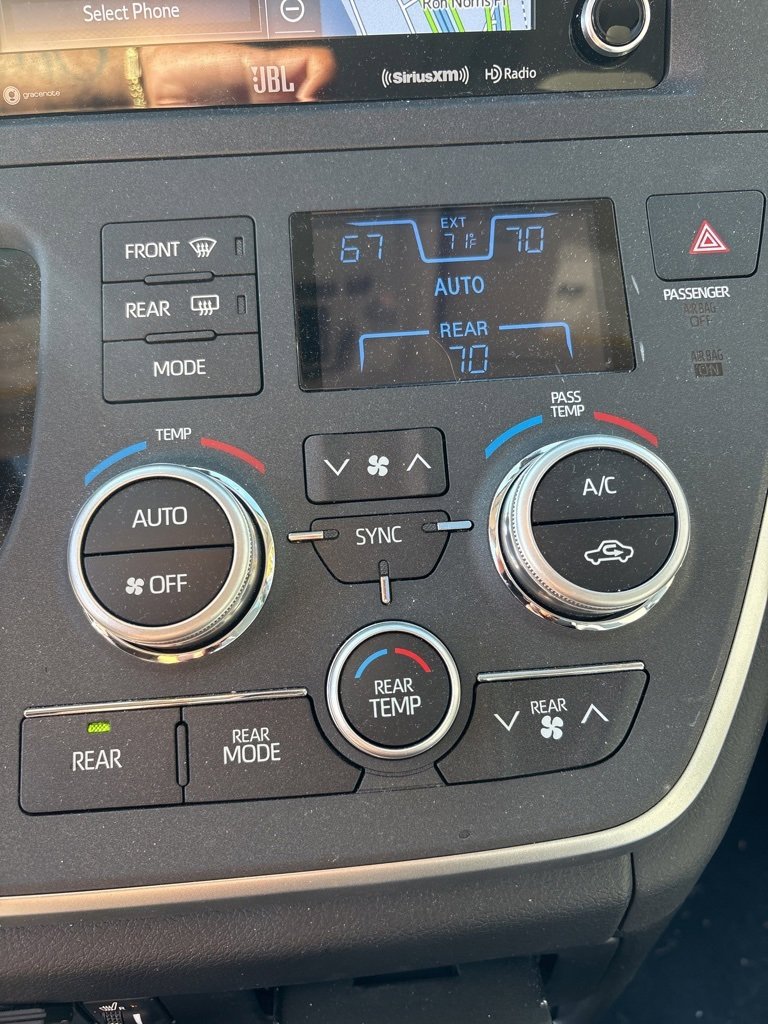 Used 2020 Toyota Sienna Limited Premium image 18