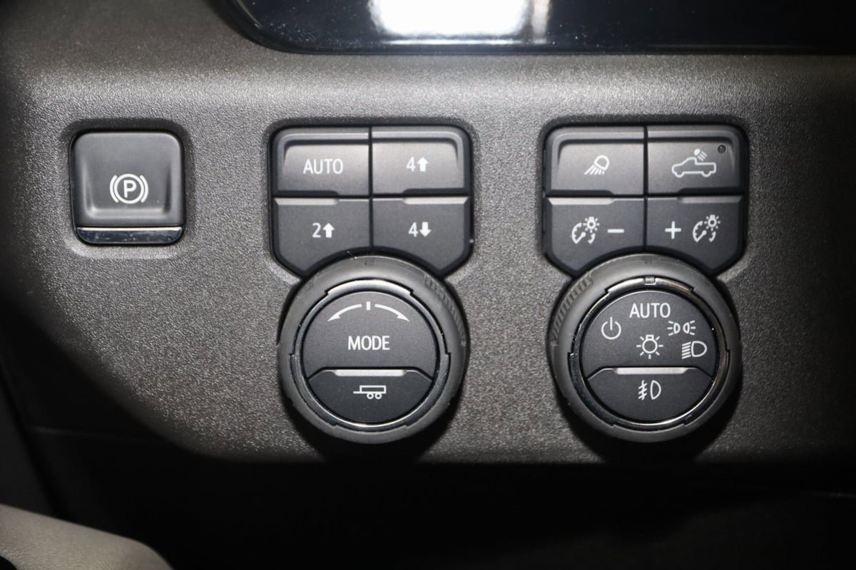 Used 2025 Chevrolet Silverado 2500 ZR2 AWD/4WD image 28