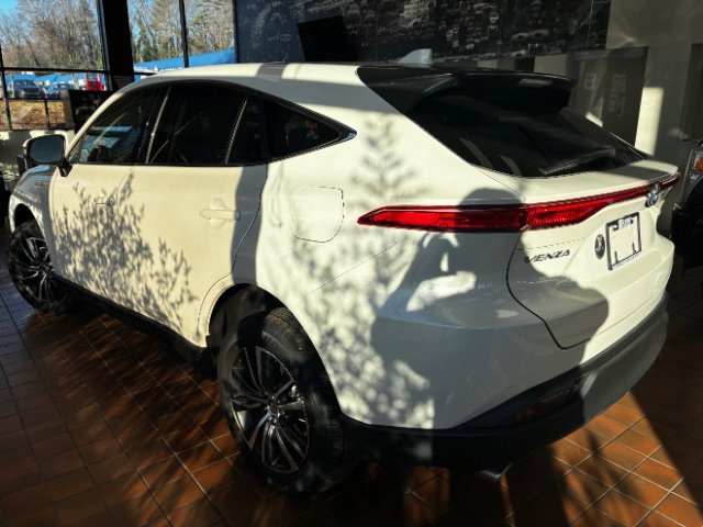 Used 2021 Toyota Venza LE w/ Carpet Mat Package (TMS) image 6