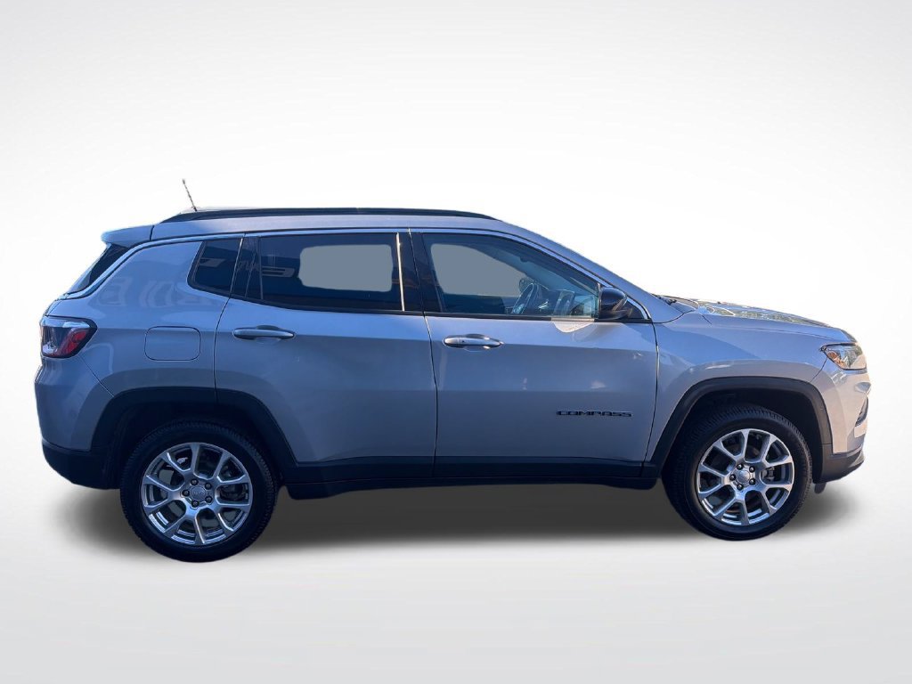 Used 2022 Jeep Compass Latitude AWD/4WD image 6