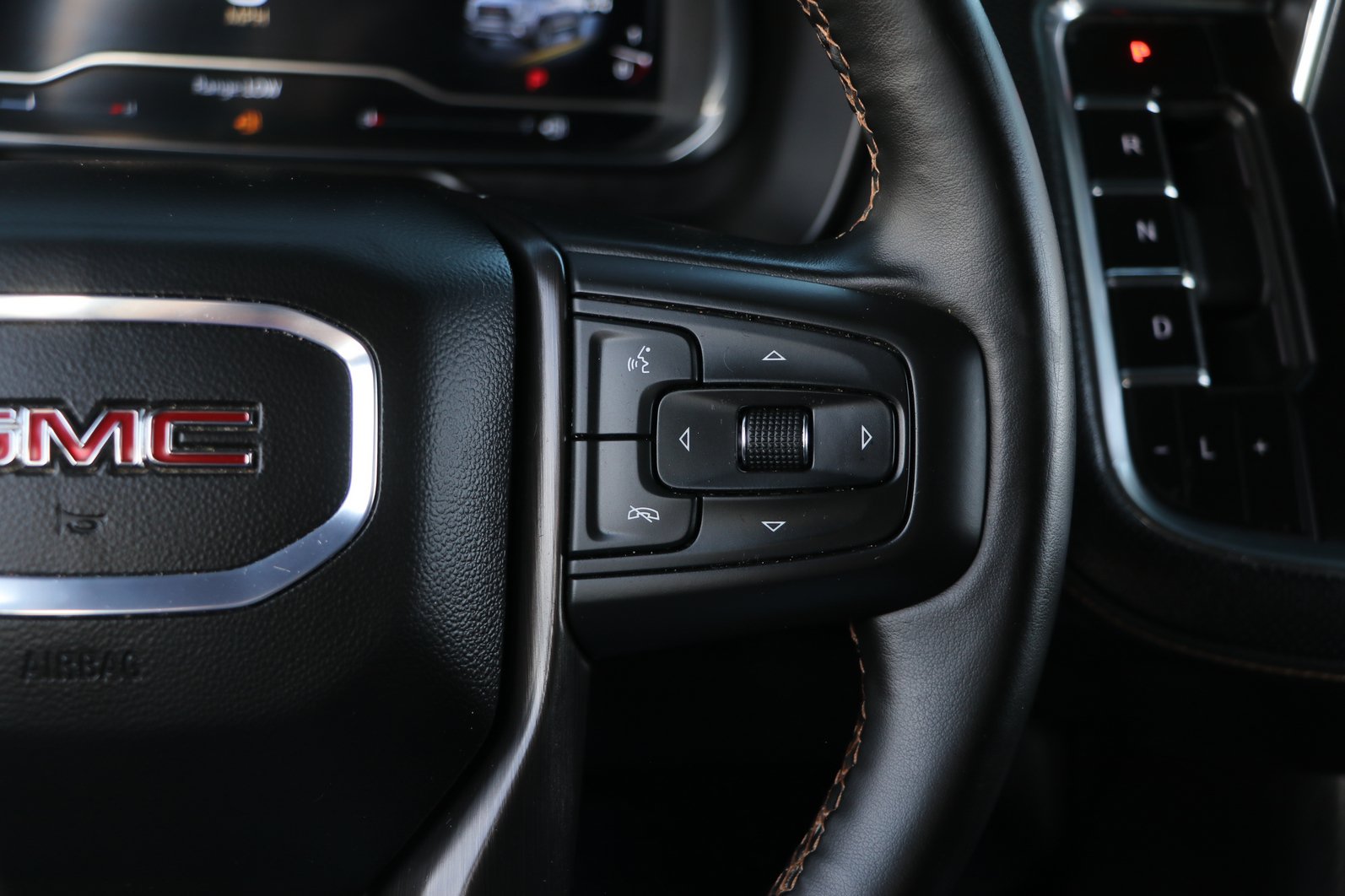 Used 2024 GMC Yukon AT4 w/ Technology Package AWD/4WD image 19