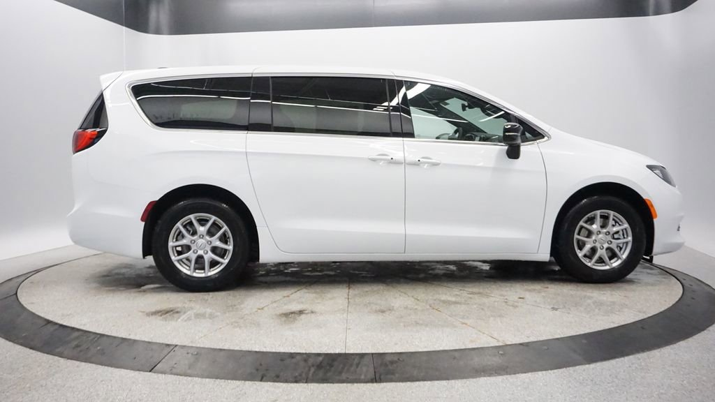 New 2026 Chrysler Voyager LX FWD image 11