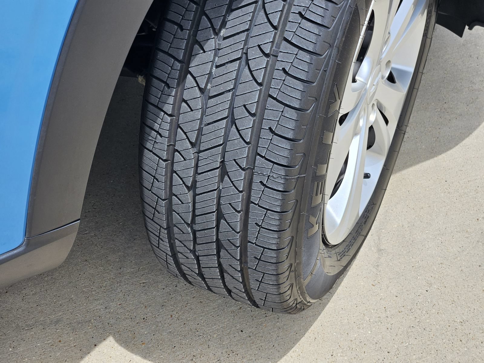 Certified 2025 Chevrolet Trax LS FWD image 13